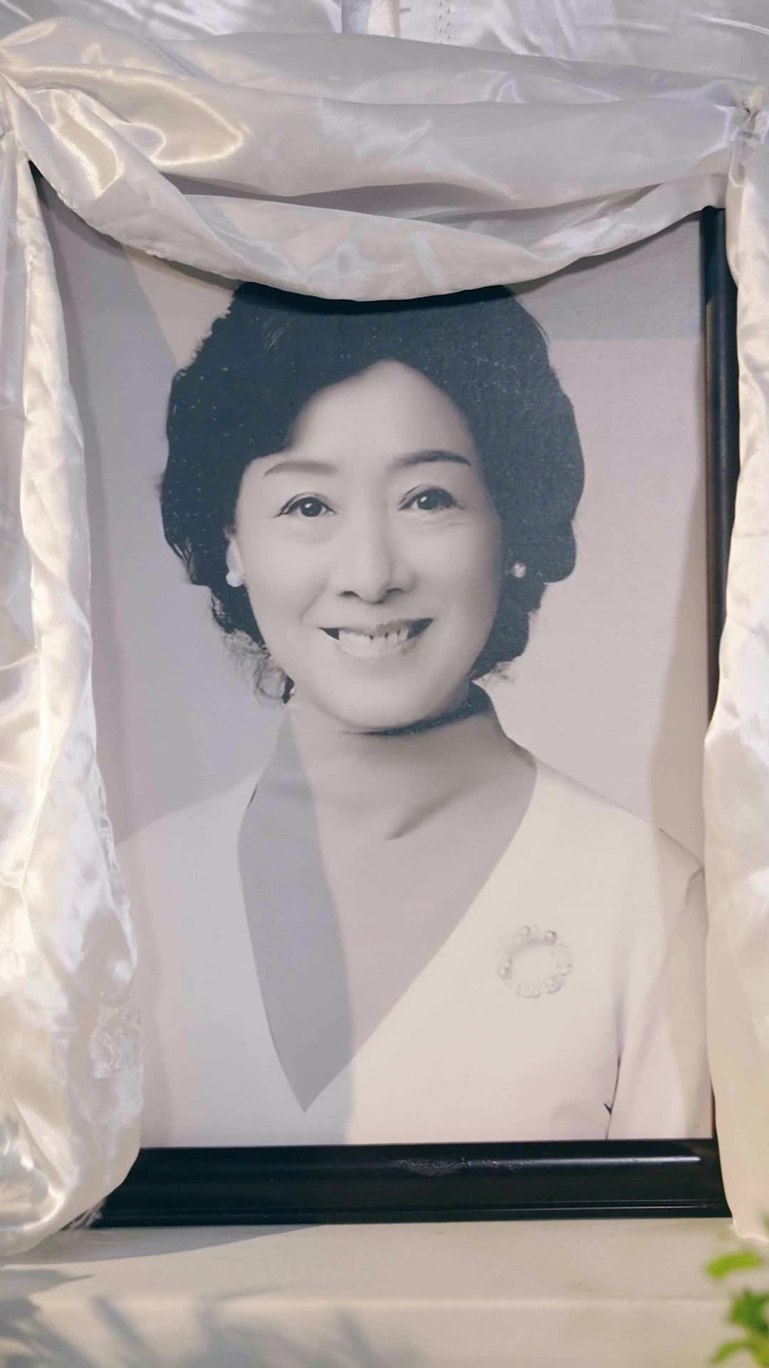 الحلقة 1 - على بابك ستة أطفال ينادونك أبًا